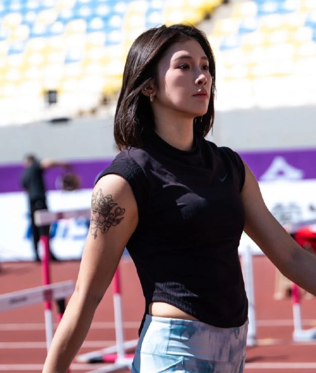 先是耸肩随, ocm, 吴艳妮进行 先是耸肩随, ocm, 吴艳妮进行